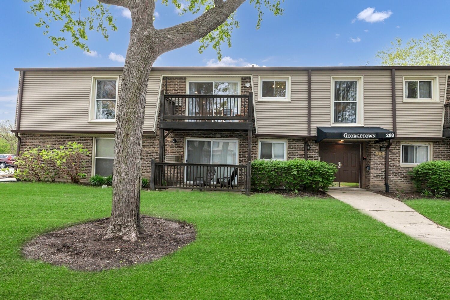 Property Photo: 268 N Carter Street 201 IL 60067