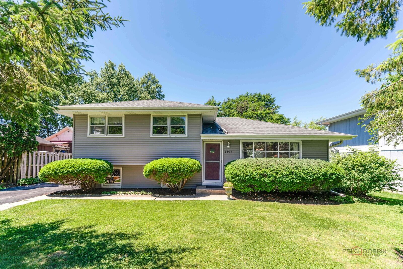 Property Photo:  1407 Washington Street  IL 60156 