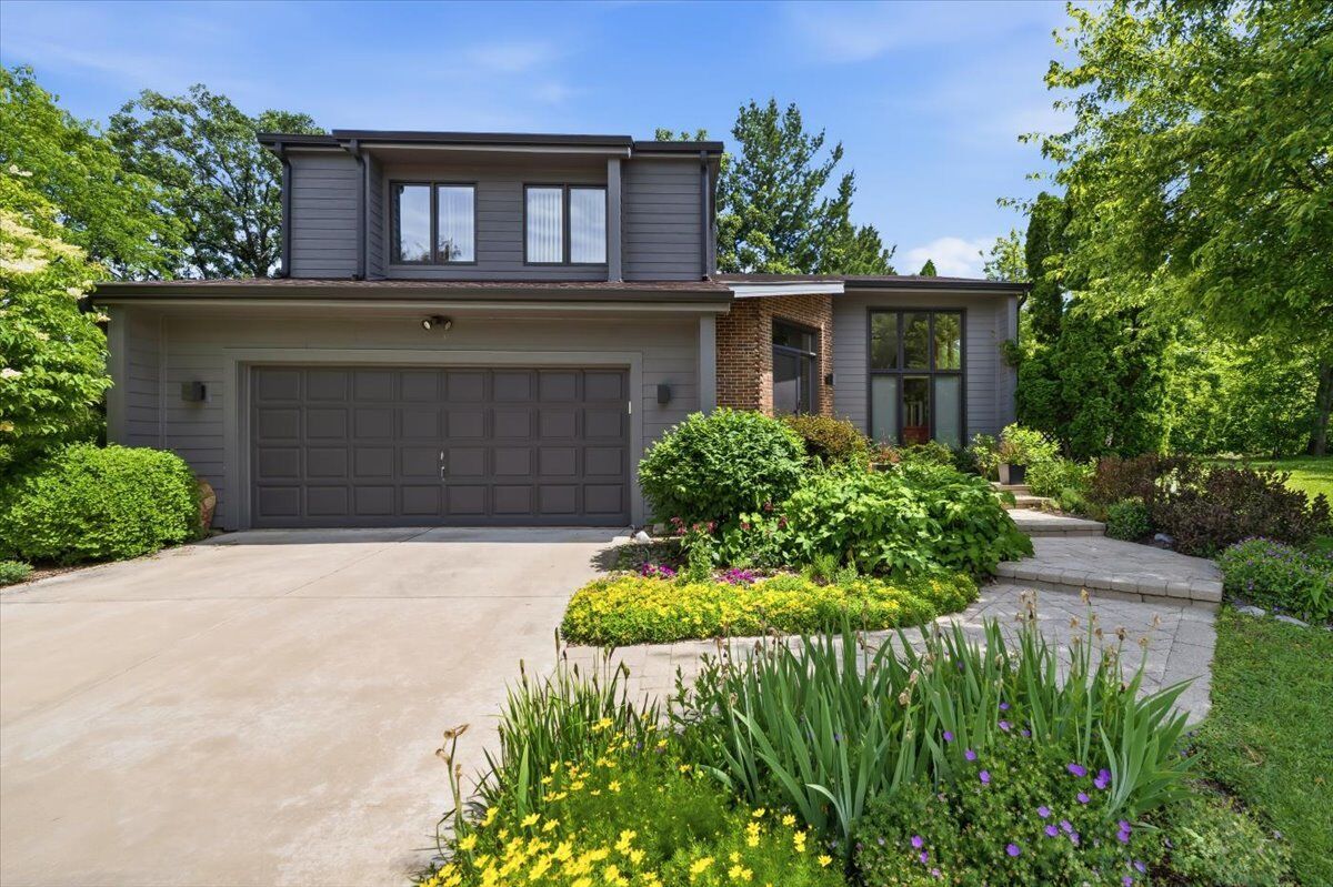 Property Photo: 1755 S Wiesbrook Road IL 60189