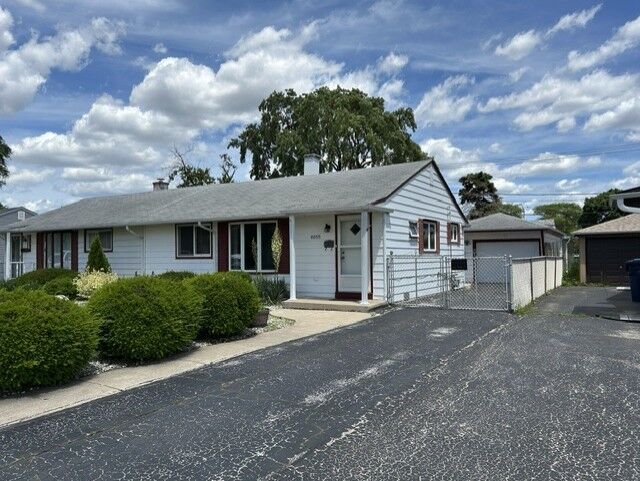 Property Photo: 8855 S Komensky Avenue IL 60456
