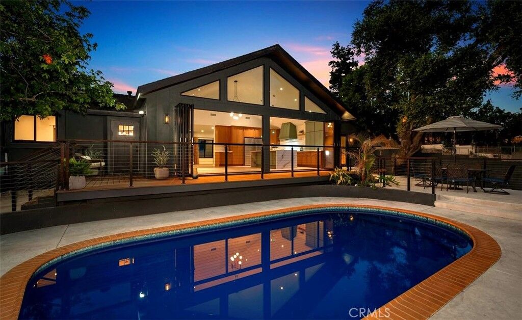 Property Photo:  32 W Las Flores Drive  CA 91001 