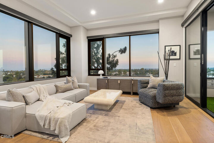Property Photo: 388 Cordova Street 607 CA 91101