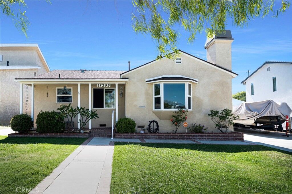 Property Photo: 17209 Falda Avenue CA 90504