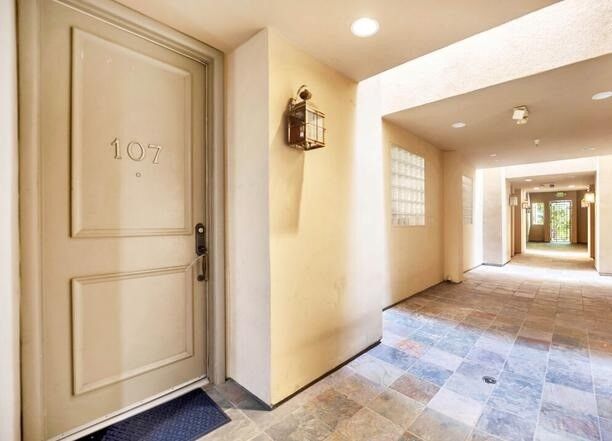 Property Photo:  2125 S Bentley Avenue 107  CA 90025 