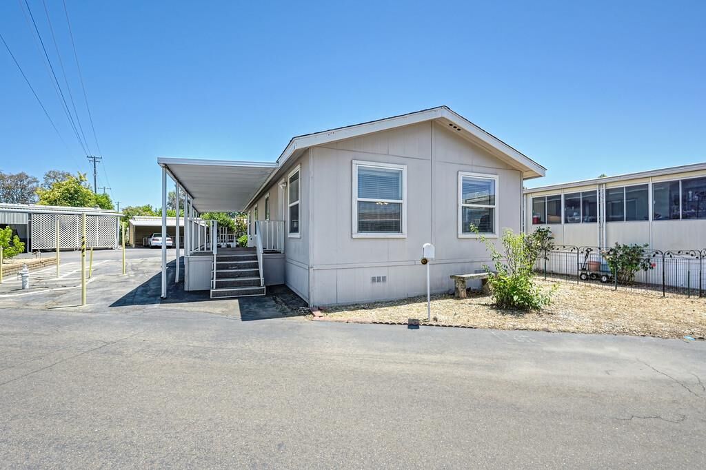 Property Photo: 60 Saxton Circle CA 95621