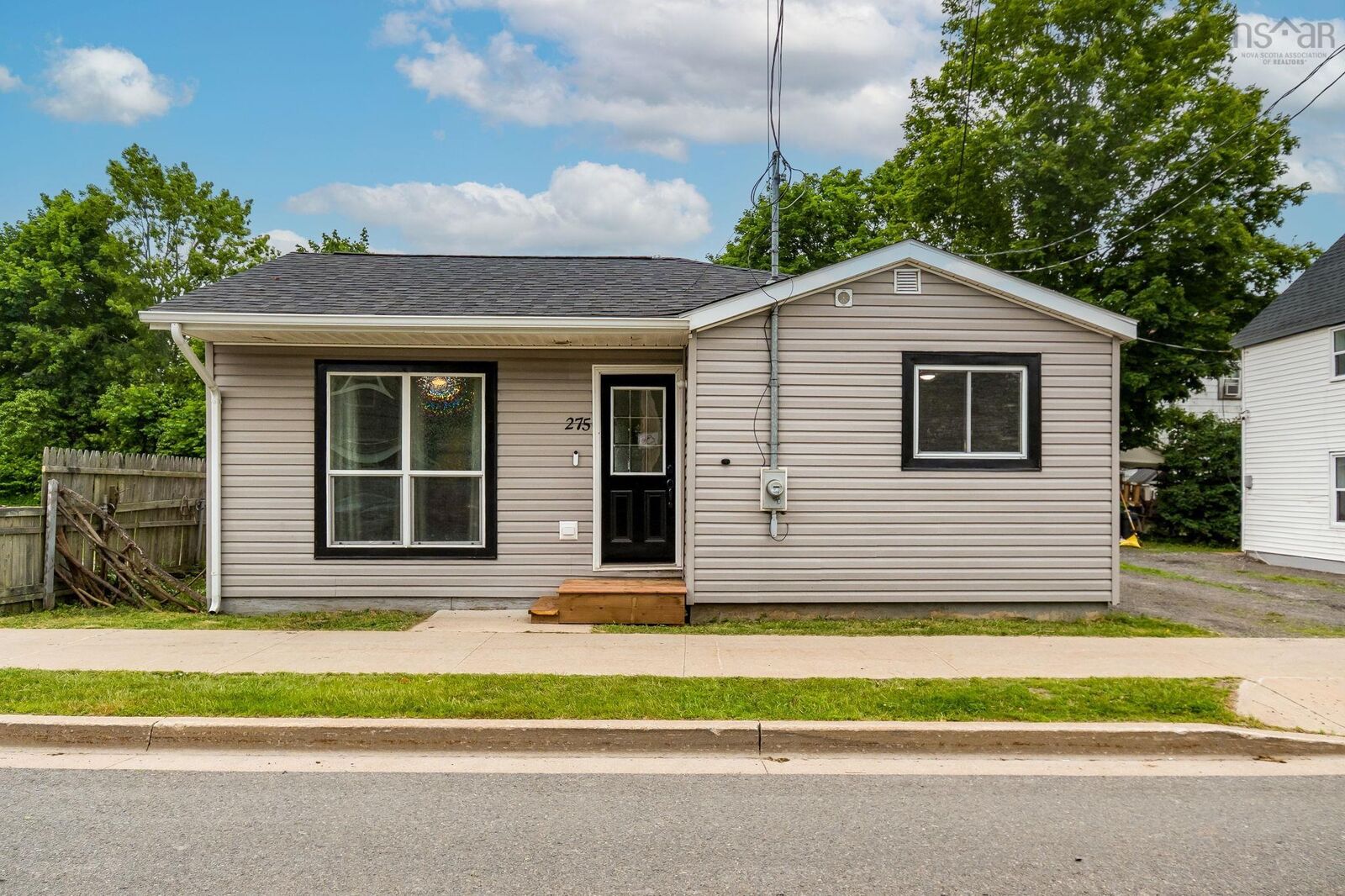 Property Photo:  275 Stannus Street  NS B0N 2T0 