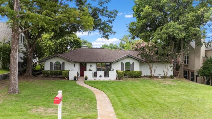 Property Photo:  213 Rockbrook Drive  TX 75087 