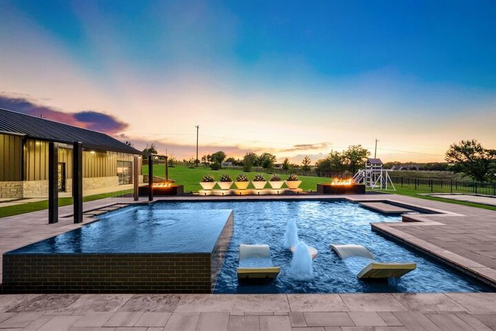 Property Photo:  1414 Tucker Place  TX 75009 