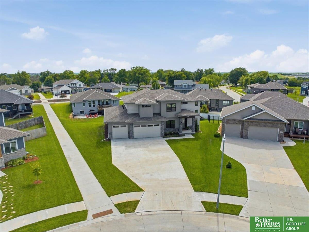 Property Photo:  915 Elm Circle  NE 68059 