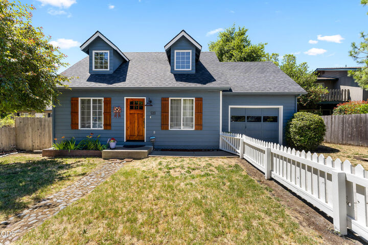 Property Photo: 533 NW D Street OR 97526