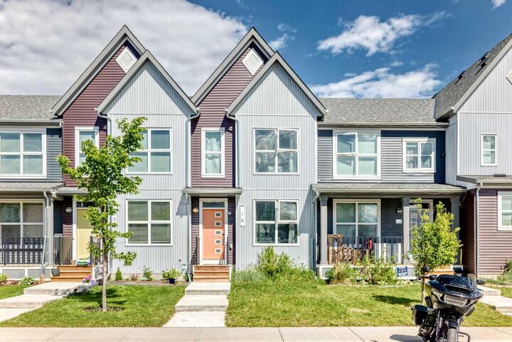16 Carringvue Way NW — photo 1