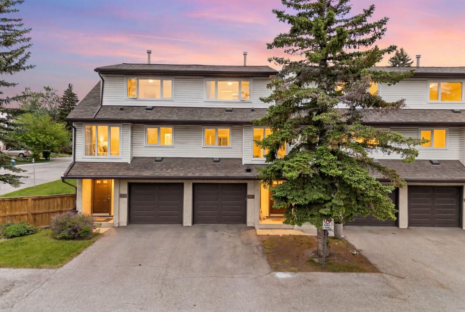 Property Photo:  1012 Ranchlands Boulevard NW 44  AB T3G 1Y1 