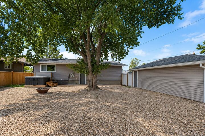 Property Photo:  10124 110 Avenue  AB T8V 1S6 