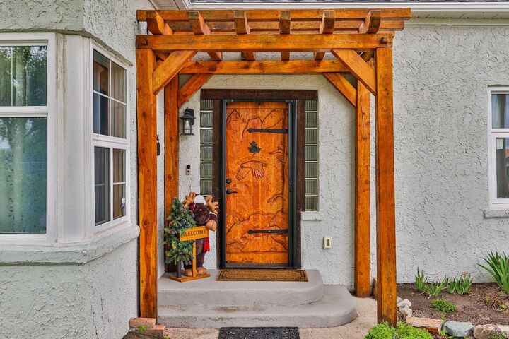 Property Photo: 405 3 Avenue W AB T0K 0K0