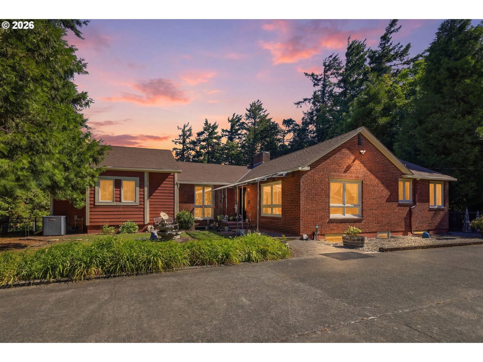 Property Photo:  4000 E 24th Ave  OR 97403 
