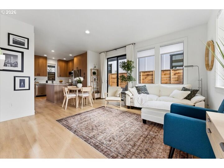 Property Photo: 812 3rd St OR 97034