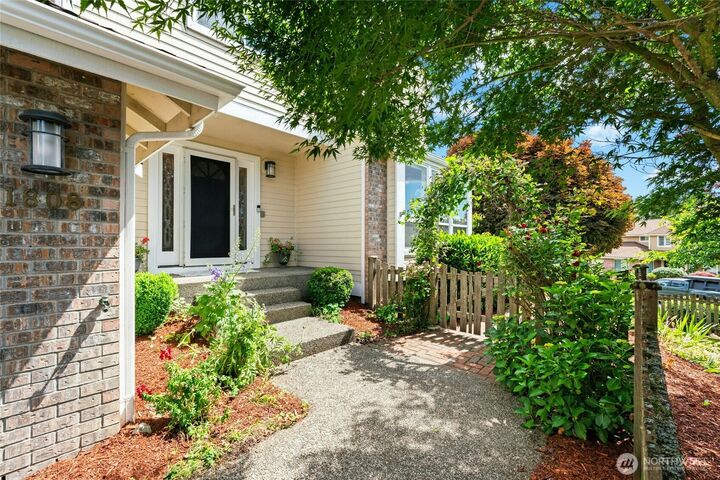 Property Photo:  1808  Field Place NE  WA 98059 