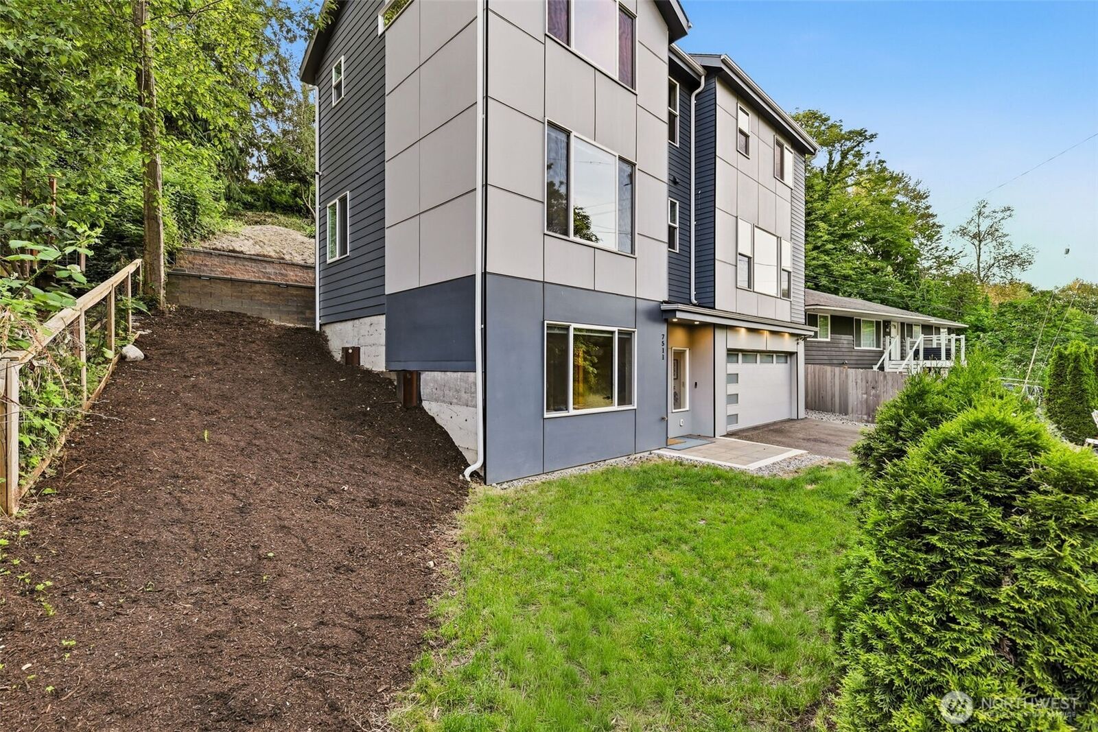Property Photo: 7511 Dumar Way SW WA 98106