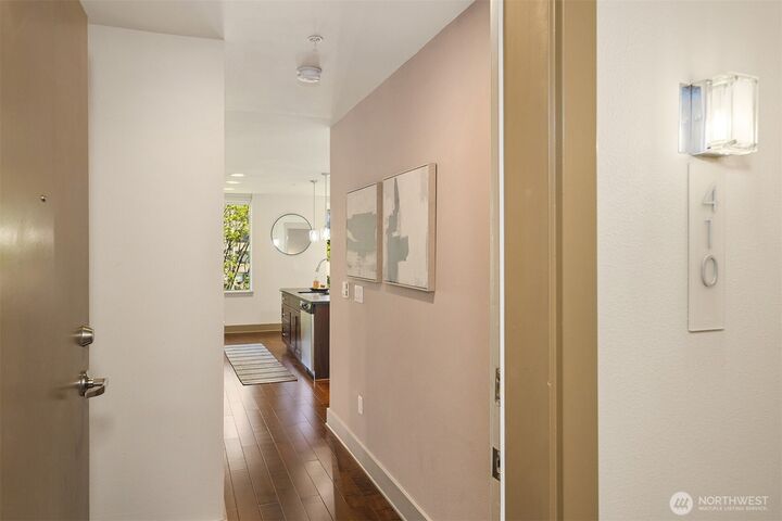 Property Photo: 4547 8th Avenue NE 410 WA 98105