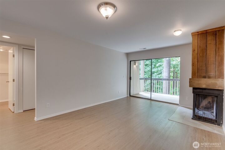 Property Photo: 10819 NE 37th Place 224 WA 98004