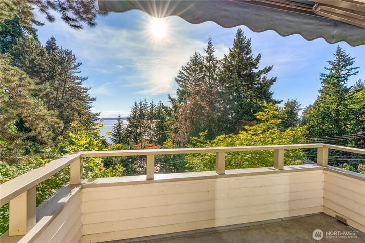 Property Photo:  4014  57th Avenue SW  WA 98116 