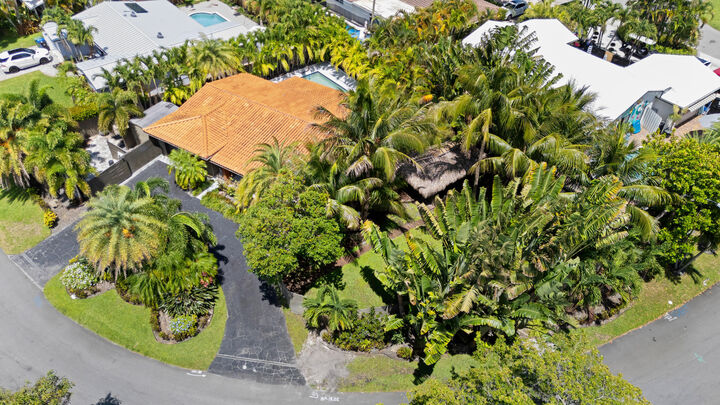 Property Photo: 5210 NE 17th Terrace FL 33334