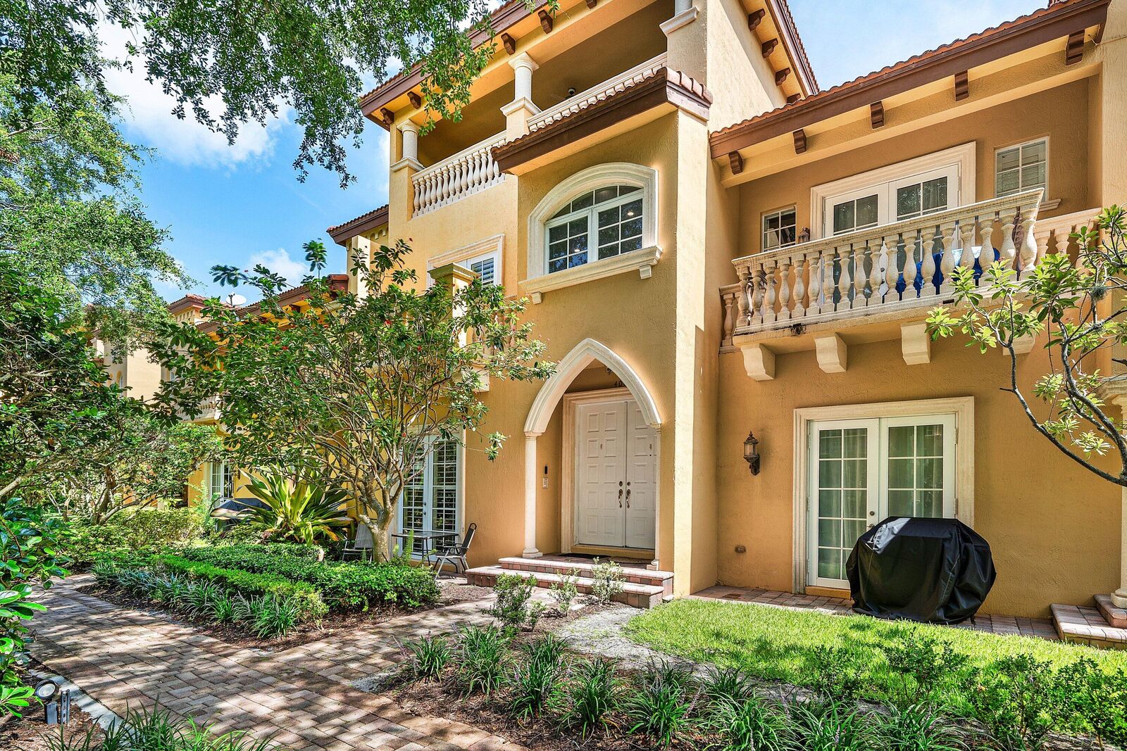 Property Photo: 400 NE 69th Circle FL 33487