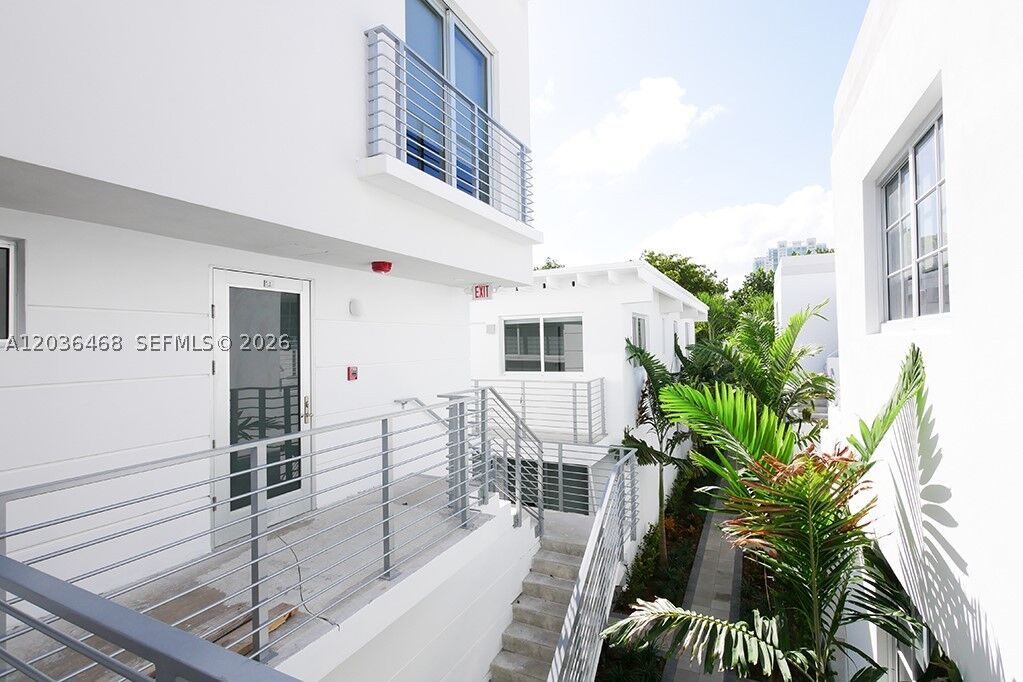 Property Photo: 643 Jefferson Ave 12 FL 33139