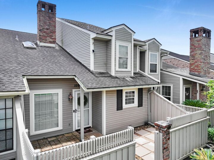 Property Photo: 1084 Sunmeadow Dr TX 77706