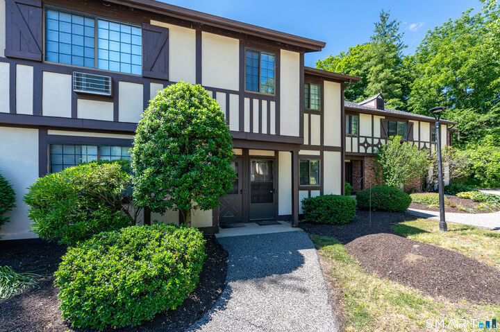 Property Photo:  11 Eden Court 11  CT 06804 