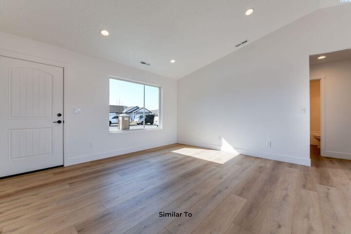 Property Photo:  405 Glenwood Ave  WA 98930 