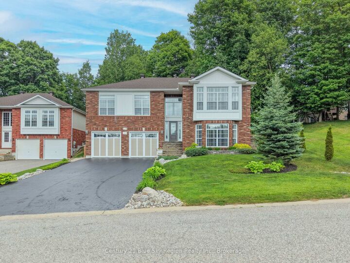 Property Photo: 69 Kenwood Hills Drive ON P1C 1M3