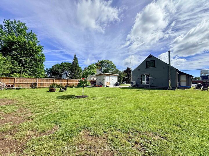 Property Photo: 92 Noble Street S ON N4L 1M8