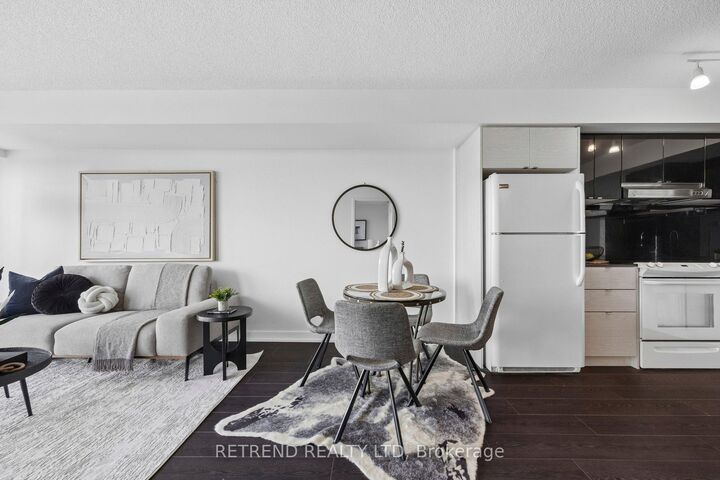 Property Photo: 72 Esther Shiner Boulevard 2108 ON M2K 0C4
