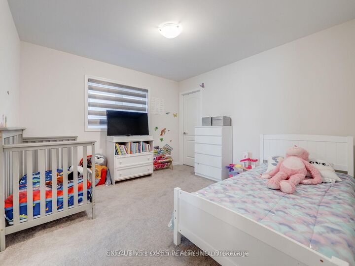 Property Photo: 26 Lillian Way ON N3W 2G9