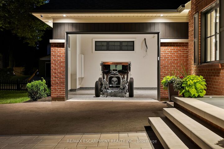 Property Photo: 727 King Road ON L7T 3K5