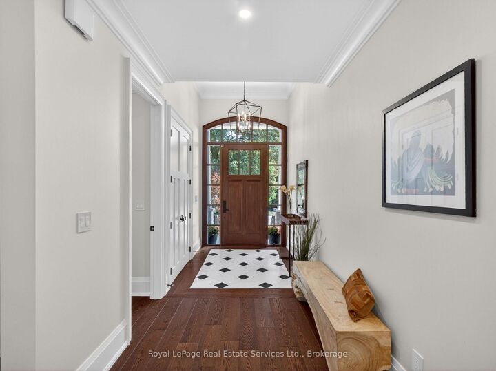 Property Photo: 47 Park Avenue E ON L7T 1Y2