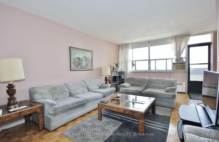 Property Photo: 1455 Lawrence Avenue W 1707 ON M6L 1B1