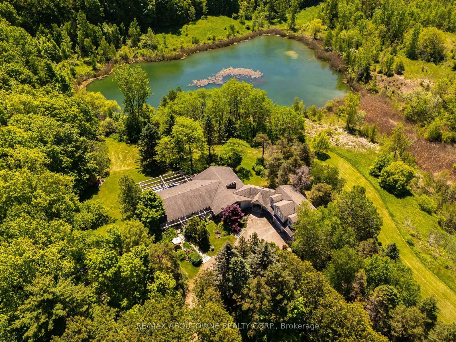 Property Photo: 2360 8 Side Road ON L7P 0M7