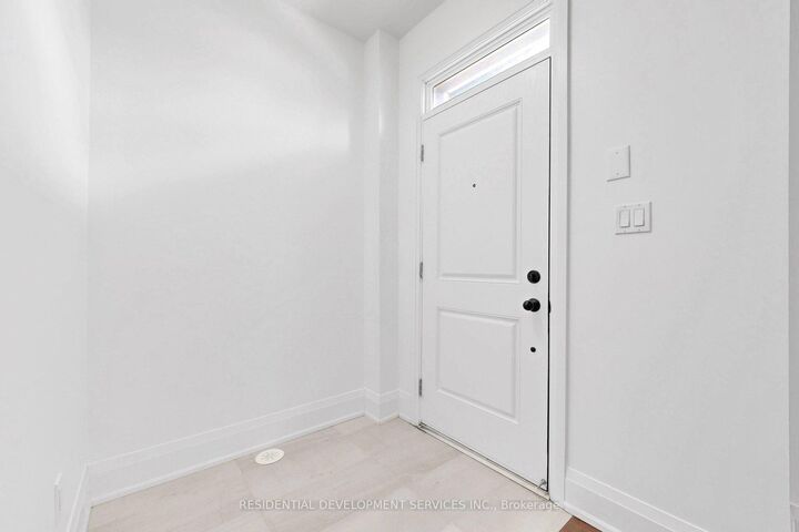 Property Photo: 37 Village Parkway ON L3R 5R8