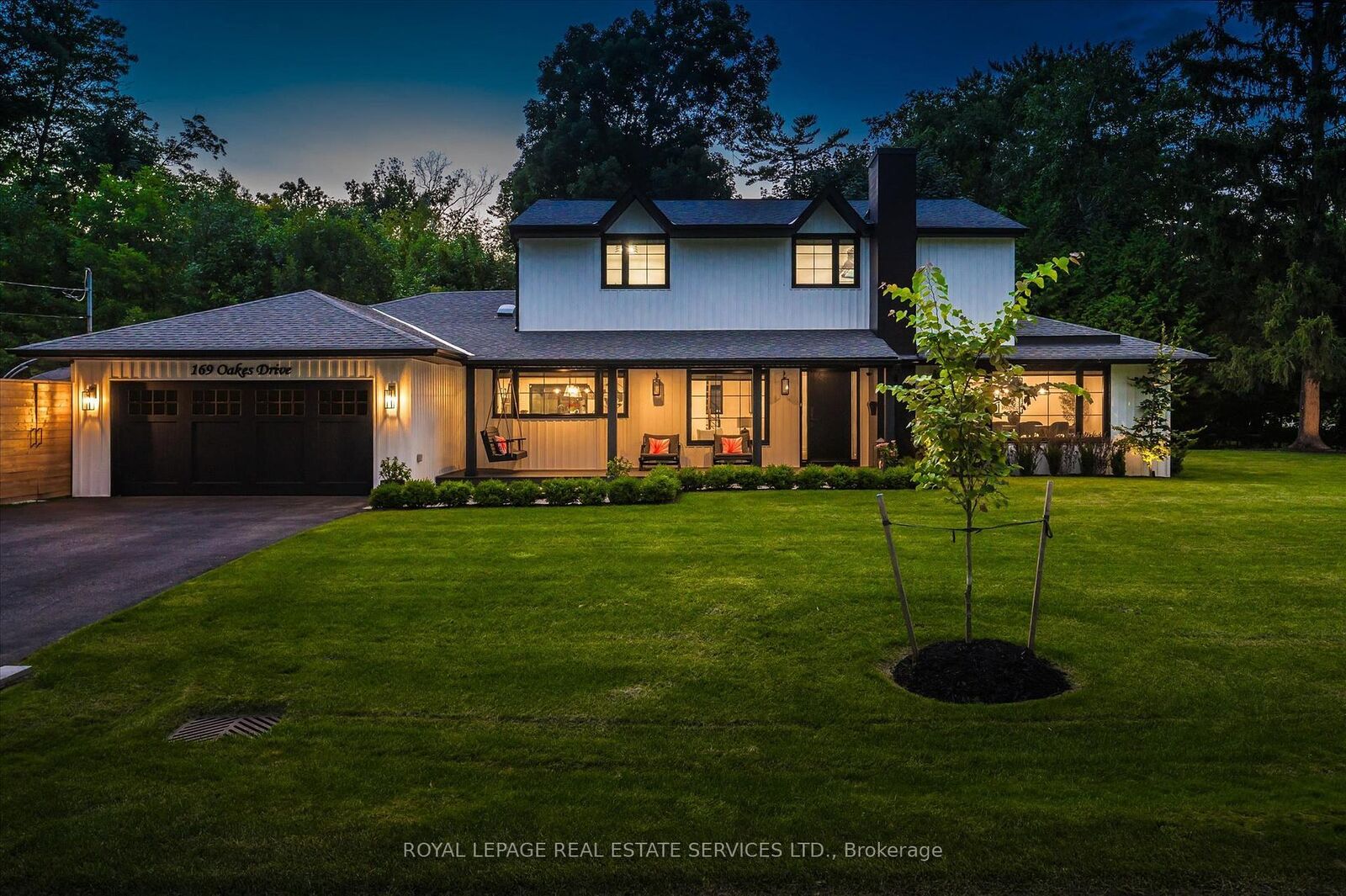 Property Photo: 169 Oakes Drive ON L5G 3M2