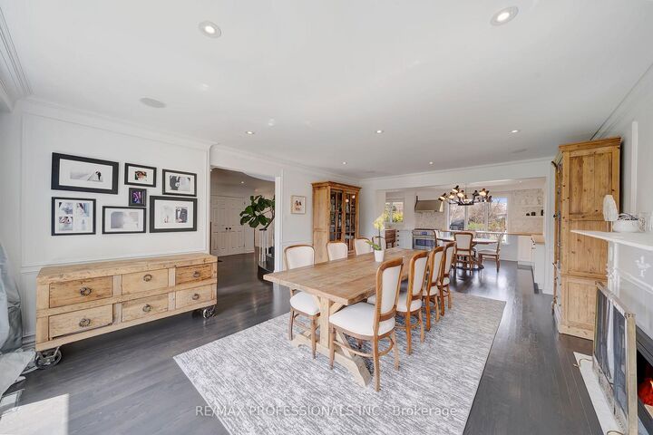 Property Photo:  52 Courtsfield Crescent  ON M9A 4S9 