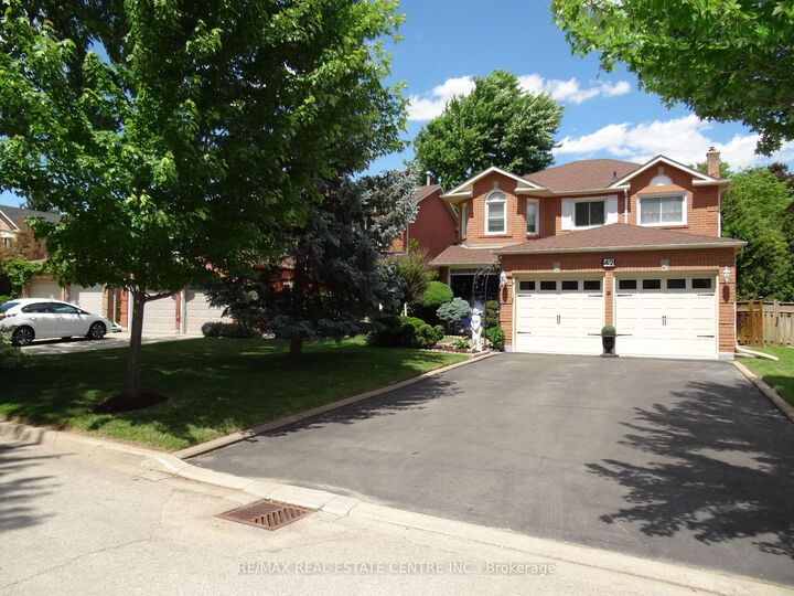 42 Davis Crescent — photo 1