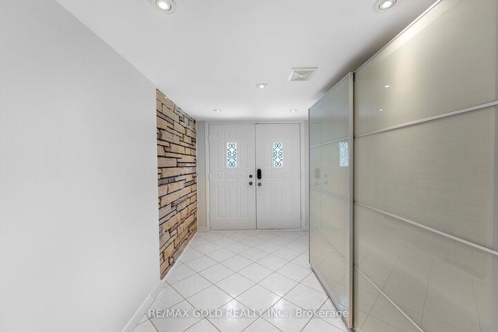 Property Photo: 41 Brookland Drive ON L6T 2M6