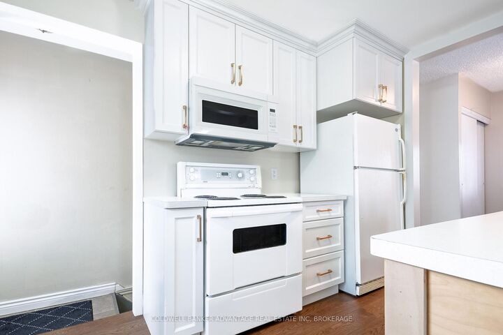 Property Photo: 25 Newleaf Crescent ON L3C 6B4