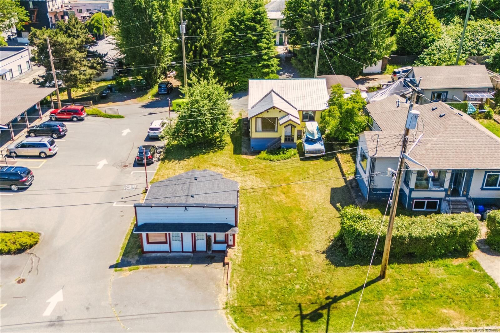 Property Photo: 117 Kitchener St BC V9G 1A7