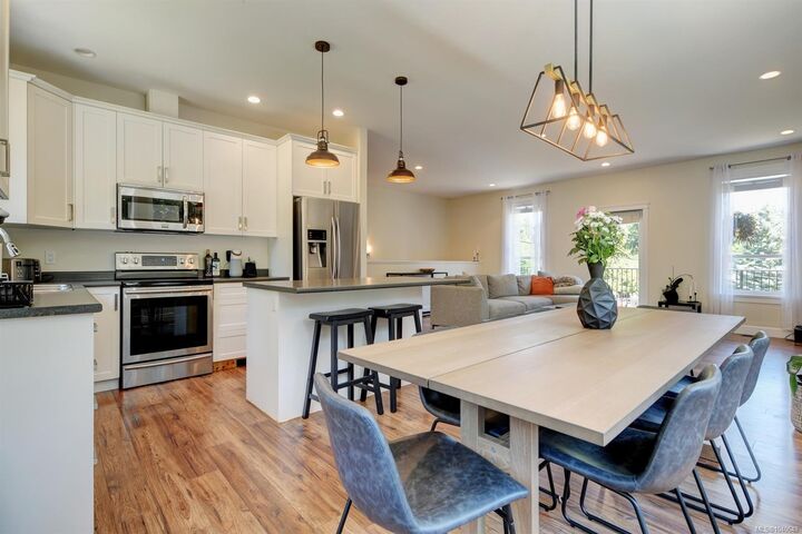 Property Photo: 2656 Worthington Rd BC V8H 2G4