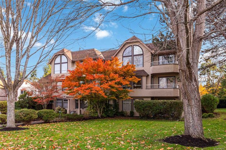 Property Photo: 3263 Alder St #104 BC V8X 1P3