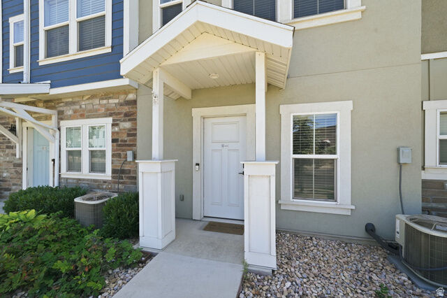 Property Photo: 635 E 380 N UT 84059