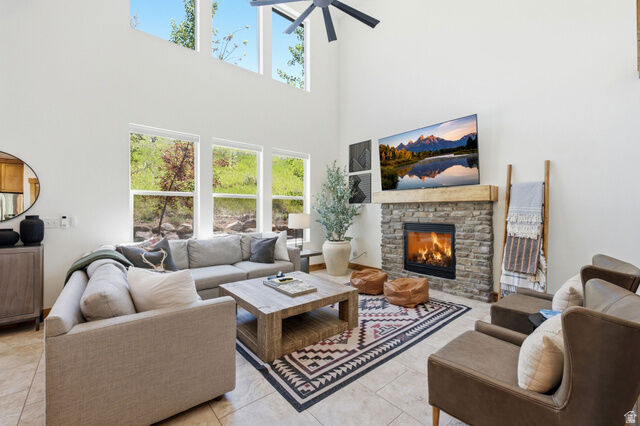 Property Photo: 901 W Abigail Dr UT 84036